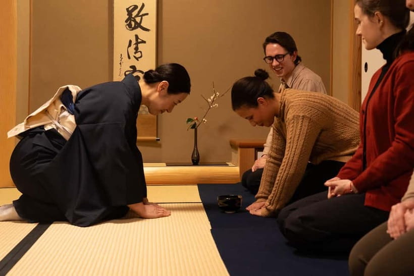 Kanazawa: Kenrokuen Tea Ceremony Experience - Sitting on the floor and other practical points