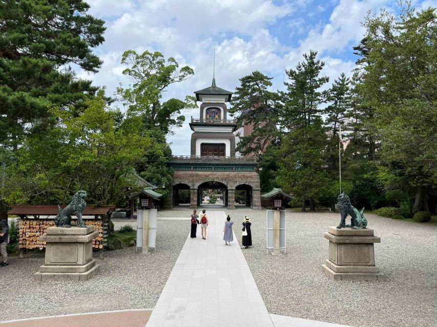 Kanazawa: Samurai, Matcha, Gardens and Geisha Full-Day Tour - Nagamachi shows the samurai life behind the legend