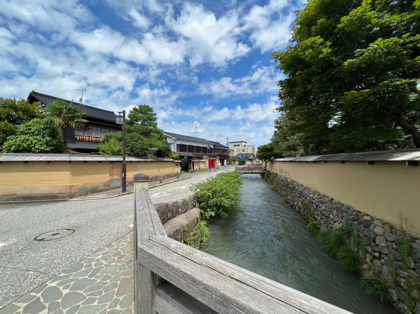 Kanazawa: Samurai, Matcha, Gardens and Geisha Full-Day Tour - Oyama Shrine mixes Japanese and Western design