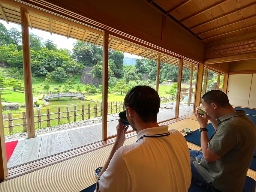 Kanazawa: Samurai, Matcha, Gardens and Geisha Full-Day Tour - Meeting the guide beneath Kanazawa Station’s sumo wrestlers
