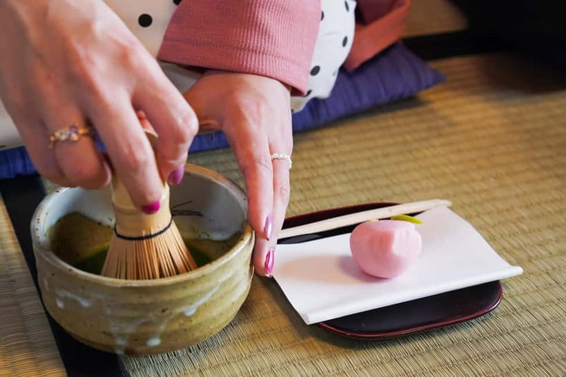 Kanazawa: Tea Ceremony Experience at Kenrokuen - A closer look at the atmosphere