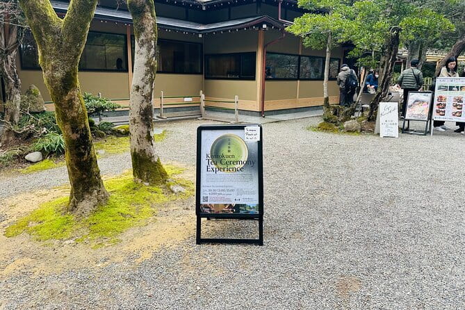 Kenrokuen Tea Ceremony Experience in Kanazawa - A tea lesson inside historic Kenrokutei