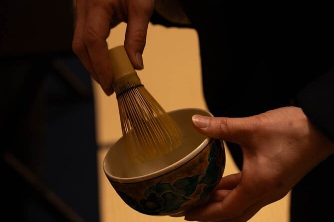 Kenrokuen Tea Ceremony Experience in Kanazawa - Sitting on the floor or choosing the standing style