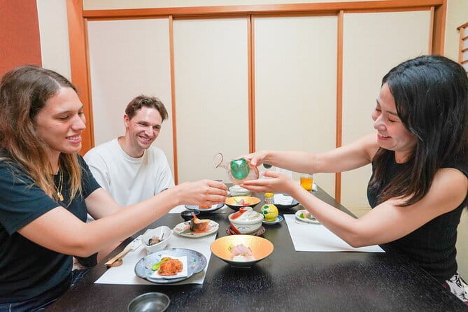 Kenrokuen Tea Ceremony Experience in Kanazawa - Who should book this experience?