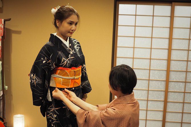 Kimono and Tea Ceremony in Miyajima - Watching the tea master before making matcha yourself