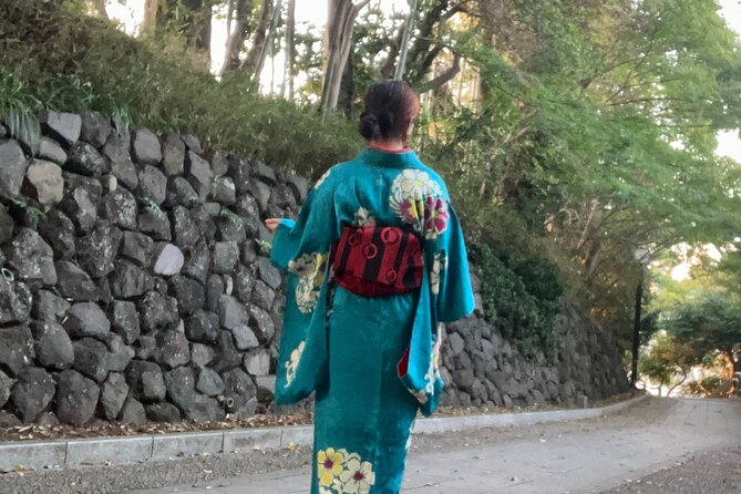 Kimono Dressing & Tea Ceremony Experience at a Beautiful Garden - Walking around the pond in traditional dress