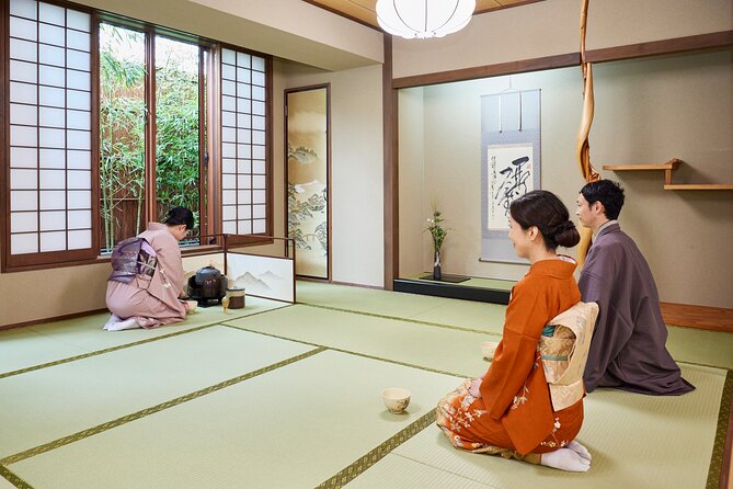 Kimono Tea Ceremony at Tokyo, Asakusa Maikoya - Choosing a kimono and getting ready