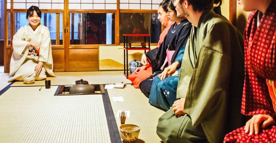 Kyoto: 45-Minute Tea Ceremony Lesson Experience - Your first view of the matcha preparation