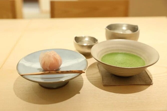 Kyoto: A Walking Tour of Four Spring Waters, Tofu Lunch & Matcha - Yasaka Shrine and the eastern guardian legend