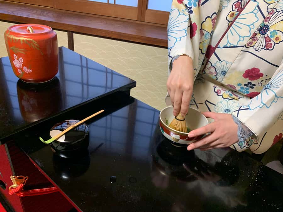 Kyoto Ninenzaka: Tea Ceremony in Old Townhouse with Chairs - Watching the tea master work