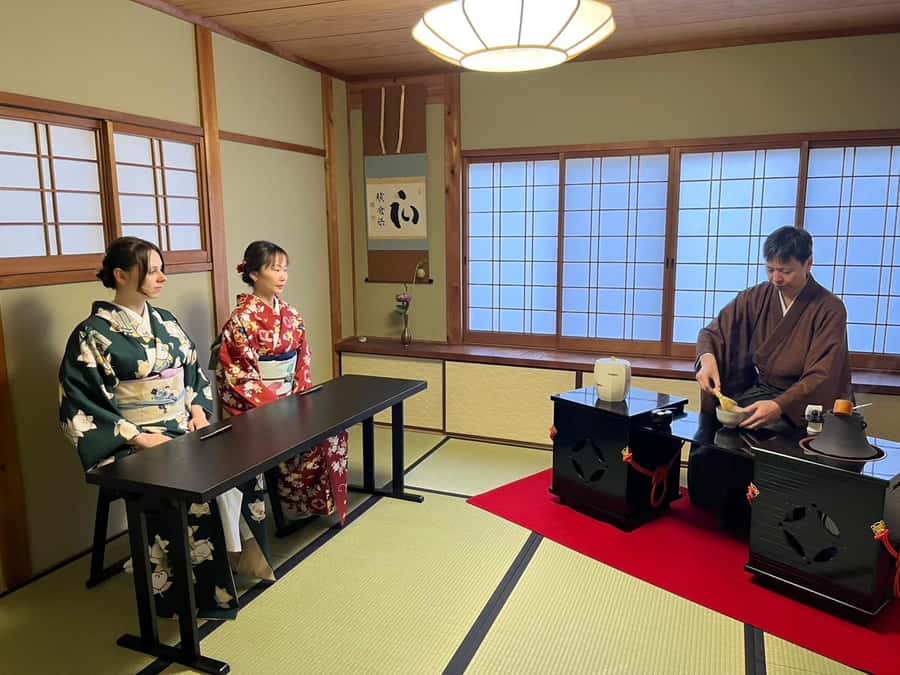 Kyoto Ninenzaka: Tea Ceremony in Old Townhouse with Chairs - Questions, etiquette, and the no-camera rule