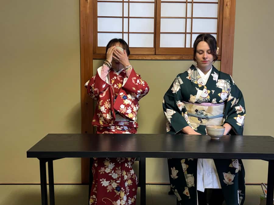 Kyoto Ninenzaka: Tea Ceremony in Old Townhouse with Chairs - Entering the 150-year-old townhouse near Ninenzaka