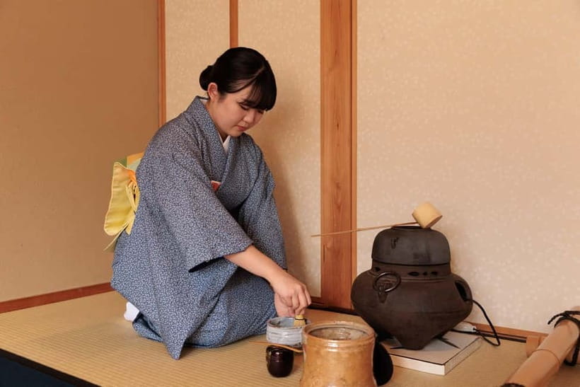Kyoto: Tea Ceremony Experience - Watching the ceremony with a seasonal sweet
