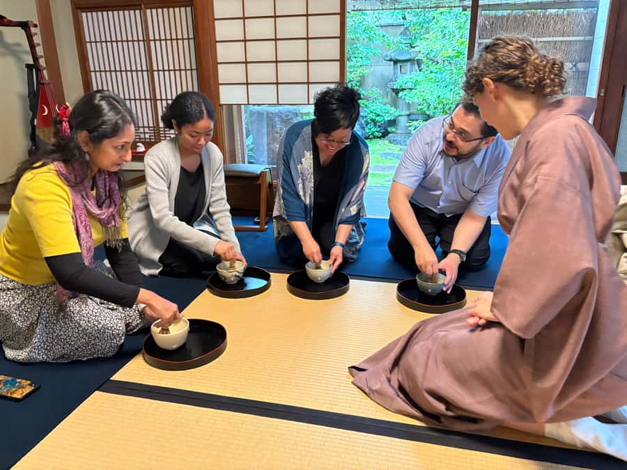 Kyoto: Tea Ceremony, in traditional Japan house (ENG/ES/NLD) - Language help for English, Spanish, and Dutch speakers