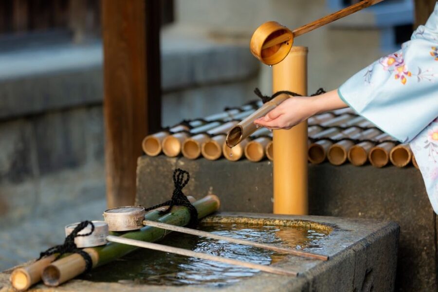Kyoto: Tea Ceremony Ju-An at Jotokuji Temple - The purification ritual before the tea