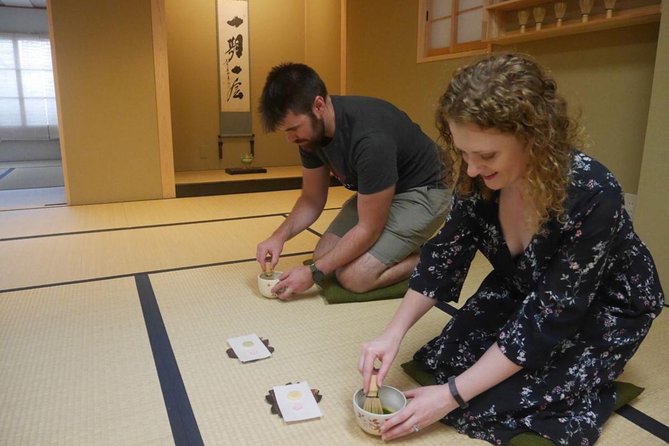 Kyoto Tea Ceremony & Kiyomizu-dera Temple Walking Tour - Meeting at Yasaka Shrine and entering the old streets