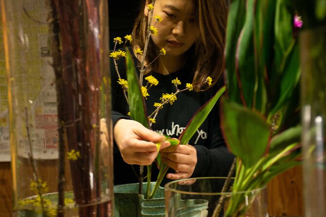 Kyoto Tea ceremony with Japanese Flower Arrangement Ikebana - Watching the tea ceremony, then taking part