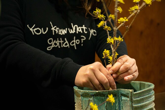 Kyoto Tea ceremony with Japanese Flower Arrangement Ikebana - Making an ikebana arrangement as a beginner
