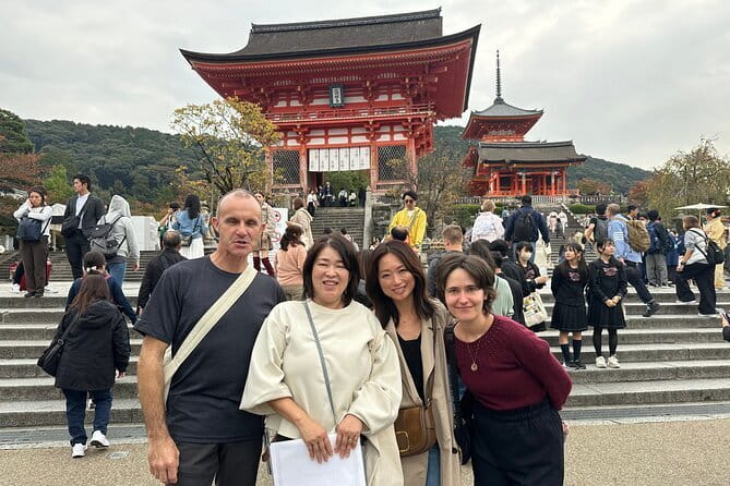 Kyoto WAKIMIZU Half Day Tour: Secrets of Matcha & Wagashi Sweets - Yasaka Shrine and the first taste of wakimizu
