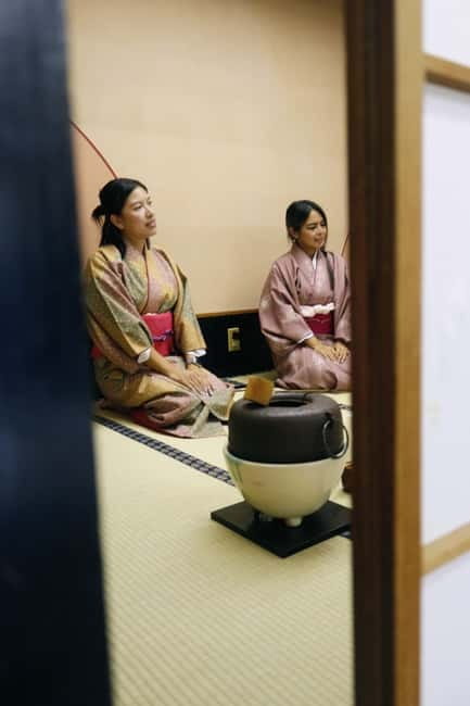 Learn Zen in a class of making Matcha tea near Osaka Castle - Photos that capture the transformation