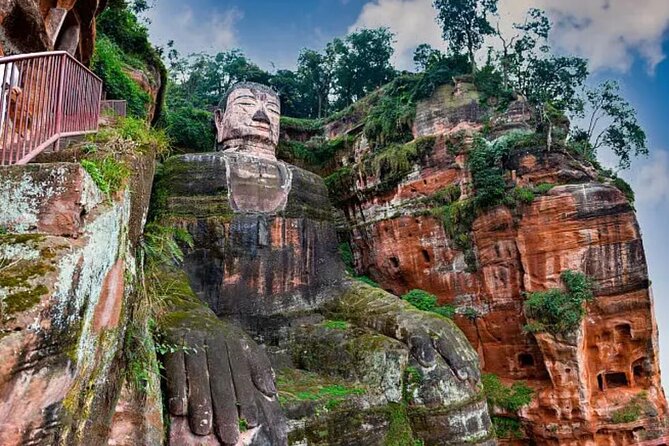 Leshan Buddha + Panda Base or Old Tea House Private Day Tour - Boat, walking route, or both?