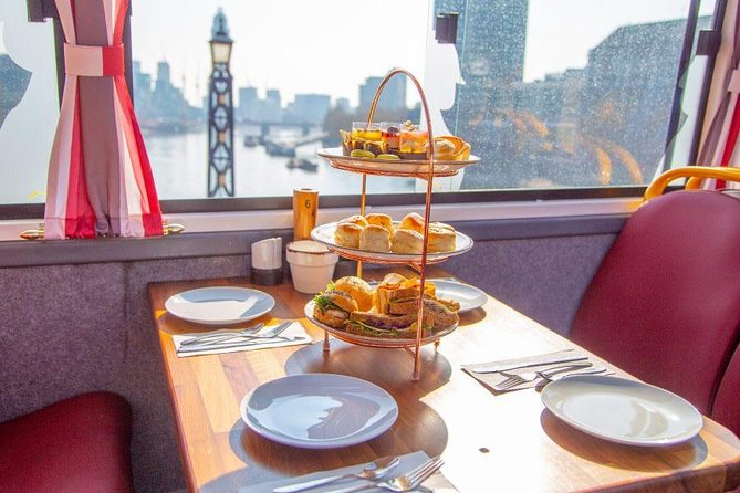 London Afternoon Tea Bus and Panoramic Tour on Lower Deck - Buckingham Palace and the royal route