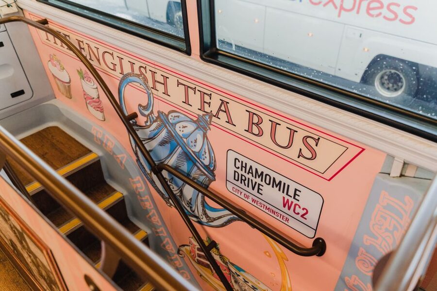 London: Afternoon Tea Bus with a Glass of Prosecco - Choosing your seat and handling the shared table