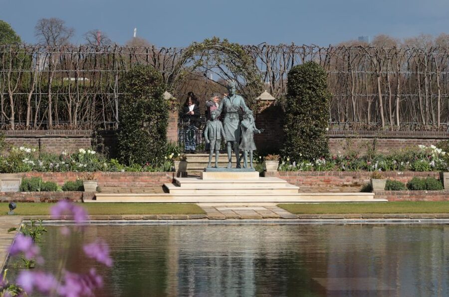 London: Buckingham Palace Walk & Tea at Kensington Palace - St James’s Palace, where the monarchy still works