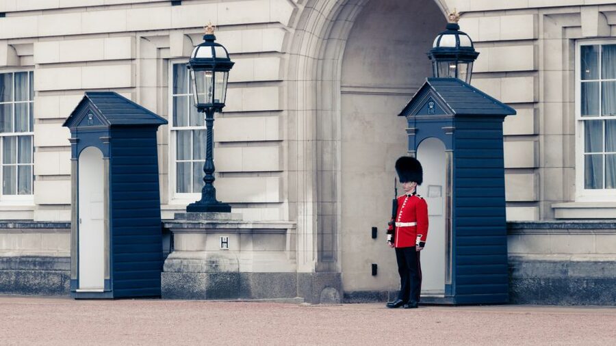 London: Buckingham Palace Walk & Tea at Kensington Palace - Constitution Hill and the Duke of Wellington