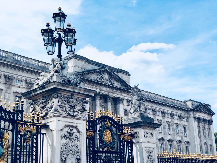 London: Buckingham Palace Walk & Tea at Kensington Palace - The guides make or break this format