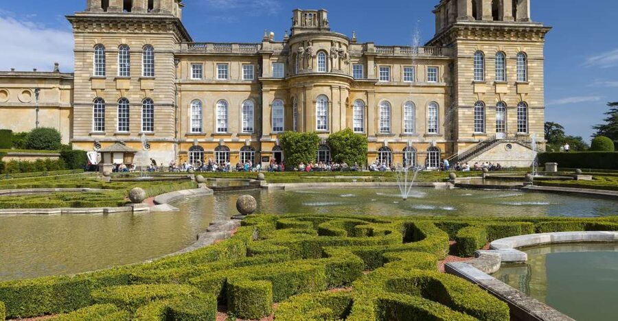 London: Cream Tea at Blenheim Palace & the Cotswolds Tour - The guide and the pace of the day