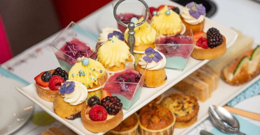 London: Gin and Afternoon Tea Bus Tour with Audio Guide - Afternoon tea with London moving past the window