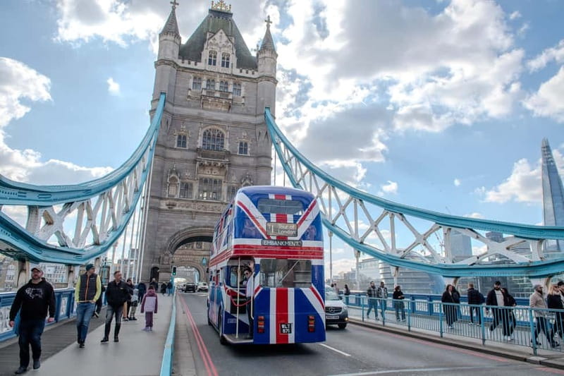London: Great British Afternoon Tea Bus Tour - Commentary That Adds More Than a Recorded Tour