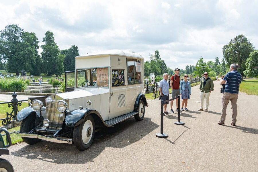 London: Kensington Palace Afternoon Tea & Guided Walk - The Sunken Garden and formal flower beds