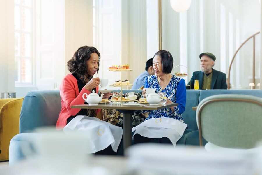 London: Kensington Palace Tour, Guard Change & Afternoon Tea - Buckingham Palace pageantry before the crowds spread out