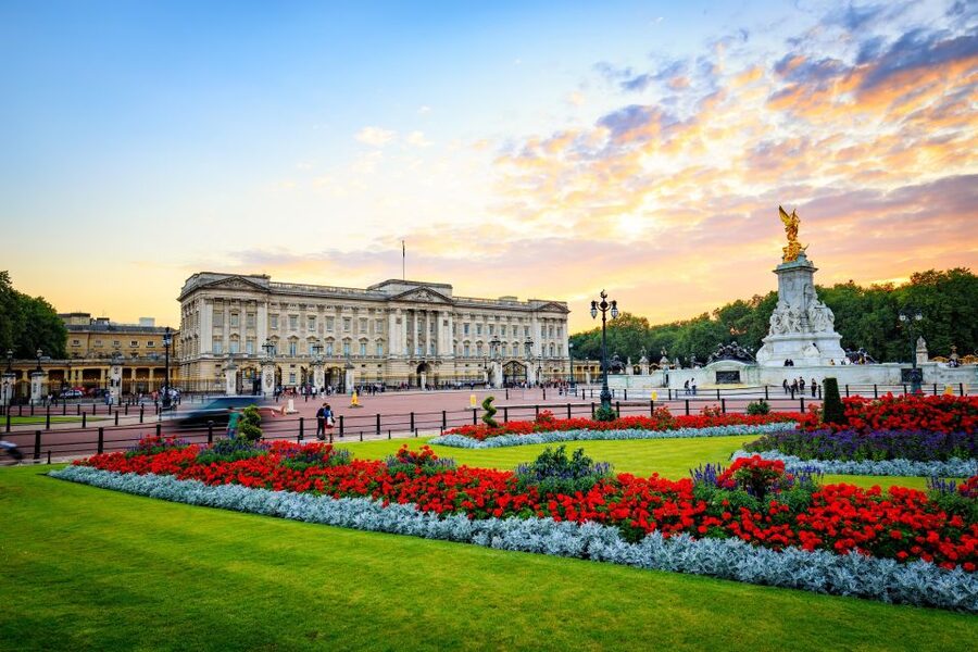 London: Royal Tour with Afternoon Tea at the Rubens - Buckingham Palace and the Changing of the Guard
