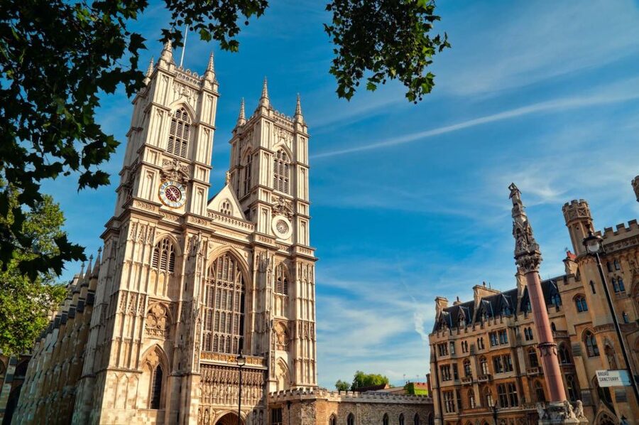 London: Royal Tour with Afternoon Tea at the Rubens - What the $174 price really covers