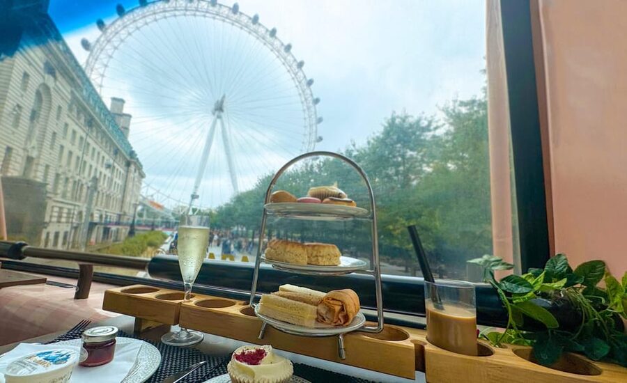 London: Taylor Swift-Inspired Afternoon Tea Bus Tour - London landmarks without a sightseeing lecture