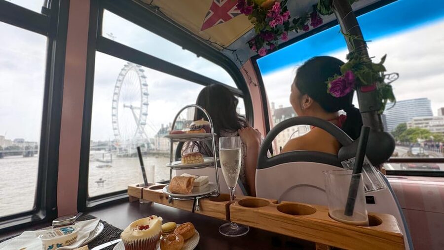 London: Taylor Swift-Inspired Afternoon Tea Bus Tour - Dressing for your favourite Swift era