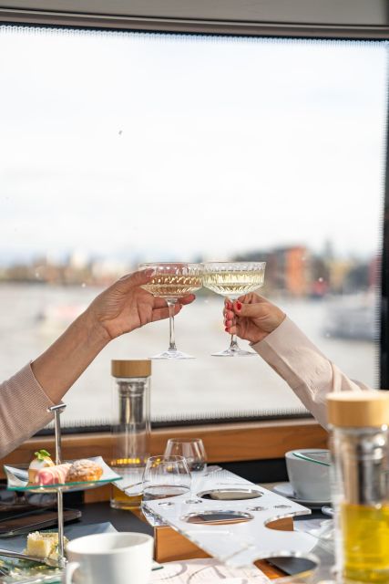 London: Traditional Afternoon Tea Tour in a Luxury Coach - Practical tips before you book