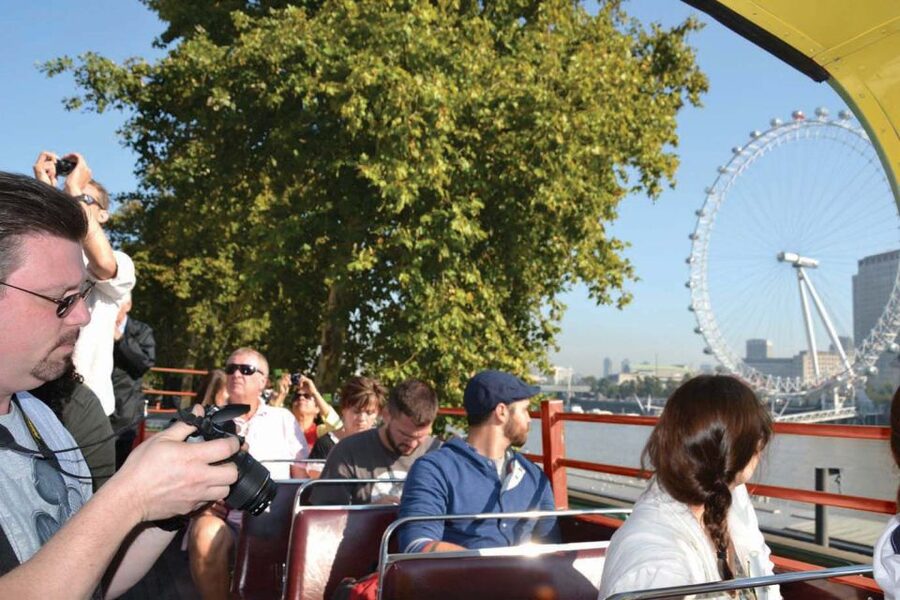 London Vintage Bus Tour and Cream Tea at Harrods - The Tower of London and Traitors’ Gate