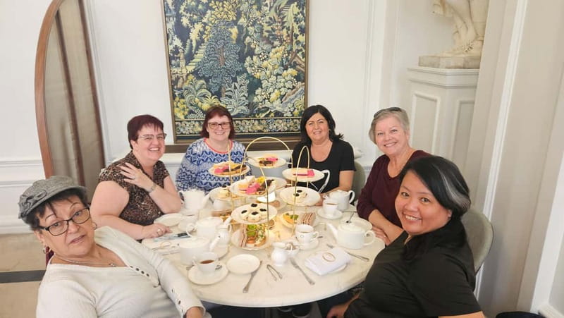 London: VIP Kensington Palace Gardens Tour & Royal High Tea - Walking through Kensington Gardens