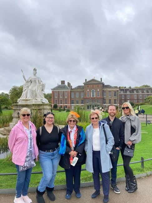 London: VIP Kensington Palace Gardens Tour & Royal High Tea - Meeting your guide outside Hilton Hyde Park