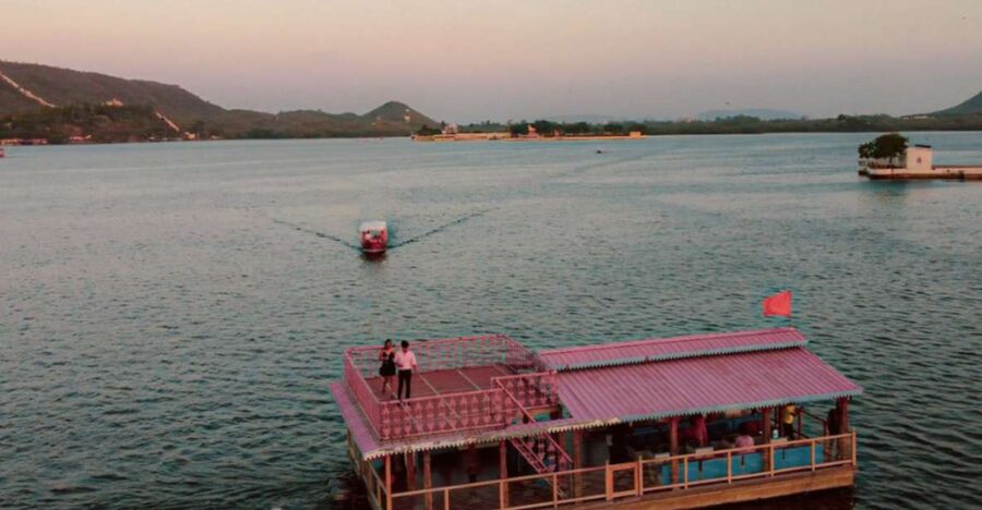 Luxury Boat ride, Havelis, Heritage Walk & High Tea - Walking Udaipur’s old city before the water