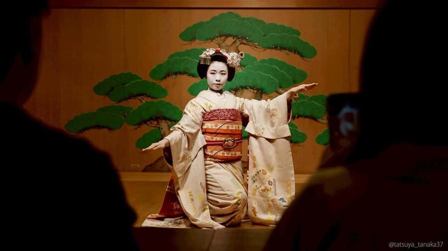 Maiko Dance and Tea Ceremony on a Noh Stage in Kyoto - A maiko, a Noh stage, and a quiet Kyoto setting