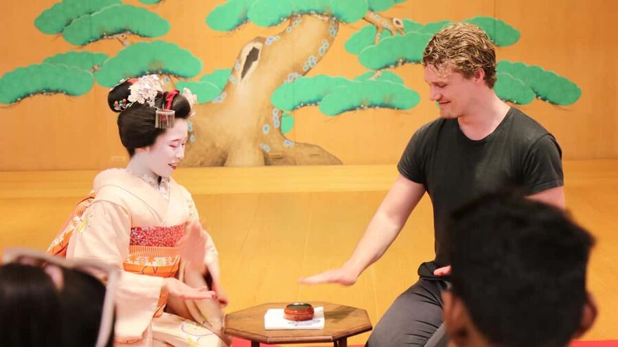 Maiko Dance and Tea Ceremony on a Noh Stage in Kyoto - What happens during the 60 to 90 minutes