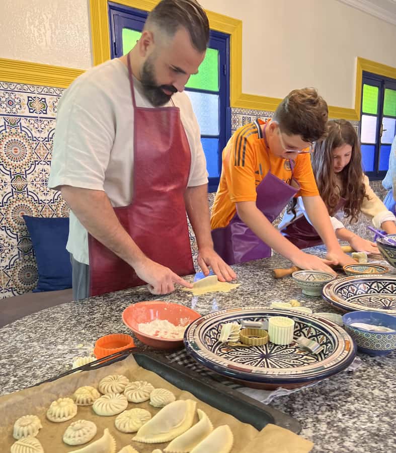 Marrakech: Moroccan Pastries and Tea Class with a Local - What the 150-minute class feels like