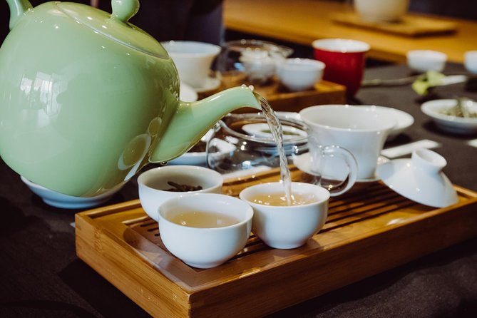 Montreal Afternoon Tea Tour - The small group makes the teaching work