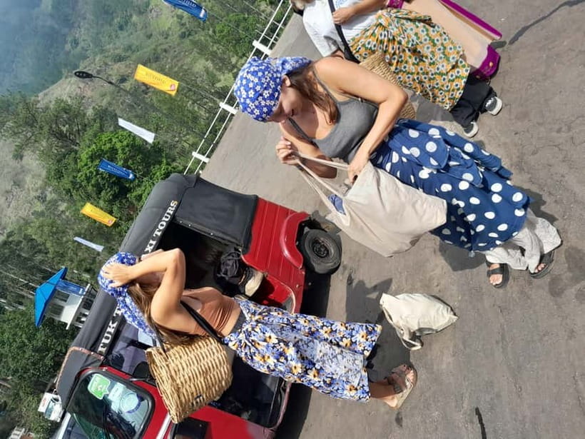 Nuwara Eliya Tea & Ramboda Falls Taxi tours for 5 pax - Bluefield tea picking and tasting
