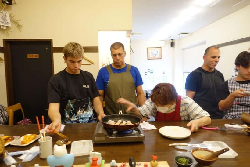 Osaka: Japanese Cooking Class with Matcha Experience - What the teaching style adds